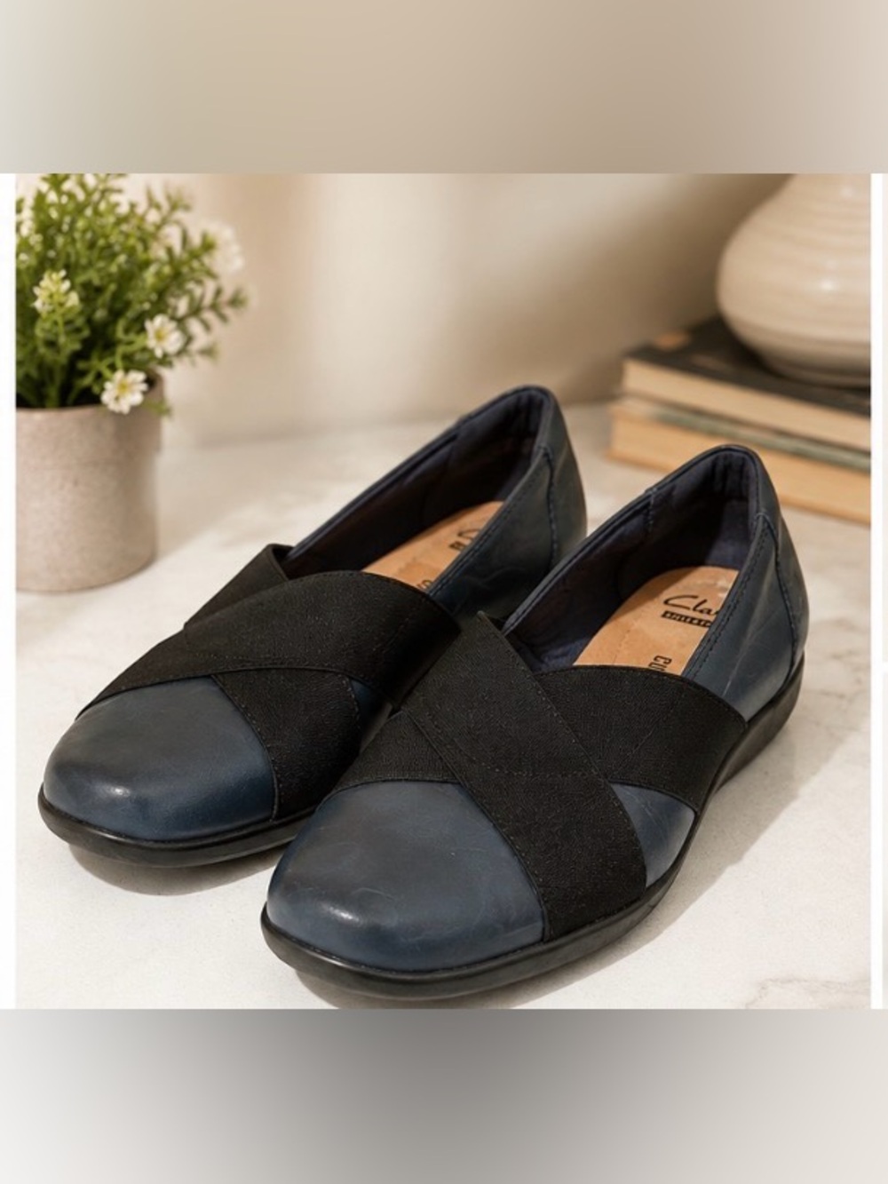 Clarks Collection Cushion Soft Leather Flats Women’s 8 Blue Black Comfort